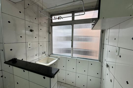 Cozinha e Área de Serviço de apartamento para alugar com 1 quarto, 44m² em Centro, São Vicente