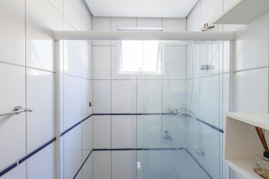 Banheiro de apartamento para alugar com 2 quartos, 54m² em Campos Elíseos, Taubaté