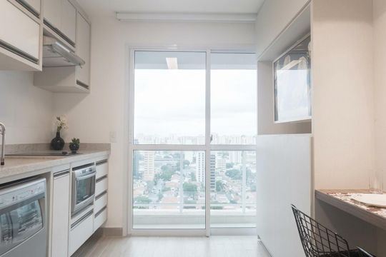 Cozinha de apartamento para alugar com 1 quarto, 31m² em Brooklin, São Paulo
