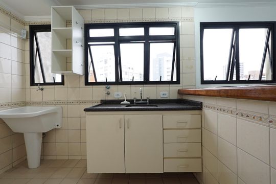 Cozinha de apartamento para alugar com 1 quarto, 40m² em Vila Mariana, São Paulo