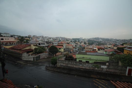 Vista de casa à venda com 3 quartos, 180m² em Brasil Industrial, Belo Horizonte