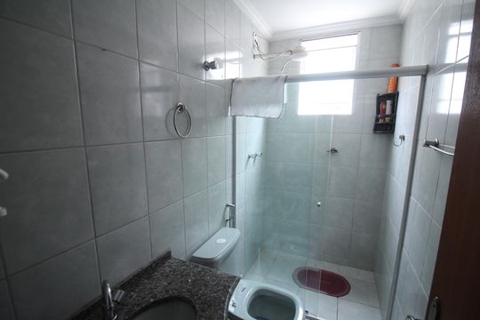 Banheiro de apartamento à venda com 4 quartos, 239m² em Jardim Vera Cruz, Contagem