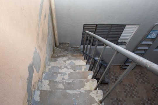 Escada de casa para alugar com 1 quarto, 40m² em Taboão, Diadema