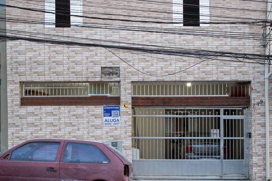 Fachada de casa para alugar com 1 quarto, 40m² em Taboão, Diadema
