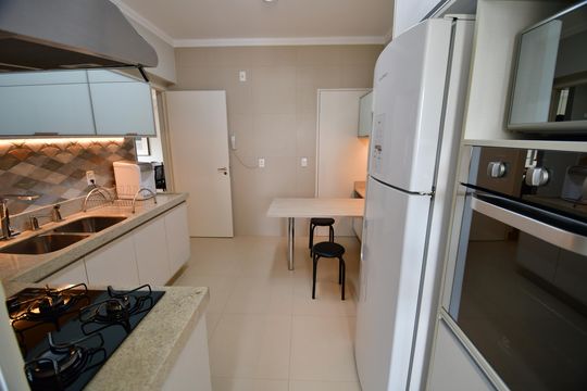 Cozinha de apartamento à venda com 3 quartos, 122m² em Cambuí, Campinas