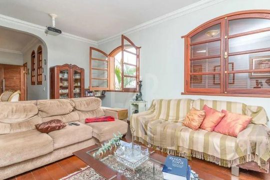 Casa à venda com 4 quartos, 265m² em Santa Lúcia, Belo Horizonte