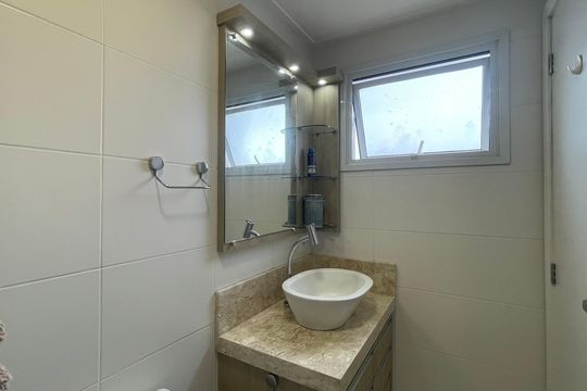 Banheiro do Quarto 3 de apartamento para alugar com 3 quartos, 95m² em Centro, Palhoça