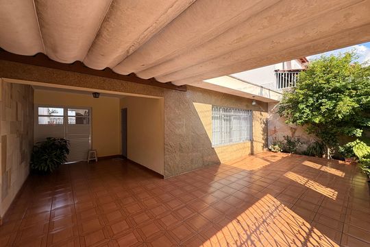 Garagem de casa à venda com 2 quartos, 200m² em Parque Oratório, Santo André