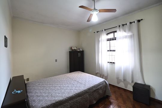 Quarto 2 de casa à venda com 2 quartos, 200m² em Parque Oratório, Santo André