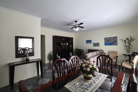 Casa à venda com 2 quartos, 200m² em Parque Oratório, Santo André