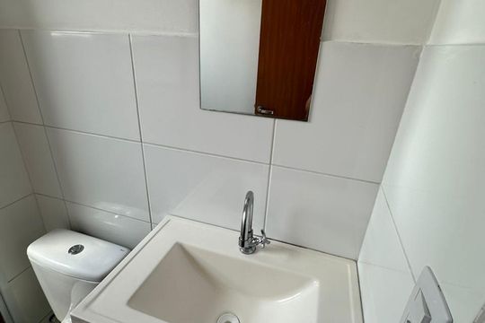 Banheiro de apartamento à venda com 2 quartos, 46m² em Jardim São Pedro de Viracopos, Campinas