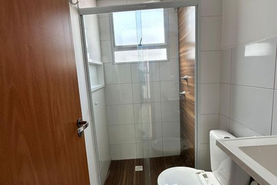 Banheiro de apartamento à venda com 2 quartos, 46m² em Jardim São Pedro de Viracopos, Campinas