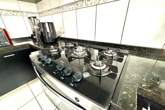 Cozinha de casa para alugar com 2 quartos, 88m² em Jardim Fernandes, São Paulo