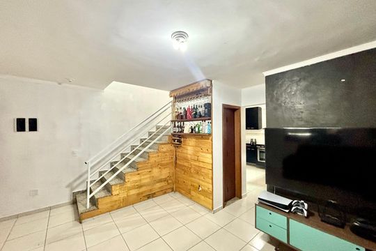 Sala de casa para alugar com 2 quartos, 88m² em Jardim Fernandes, São Paulo