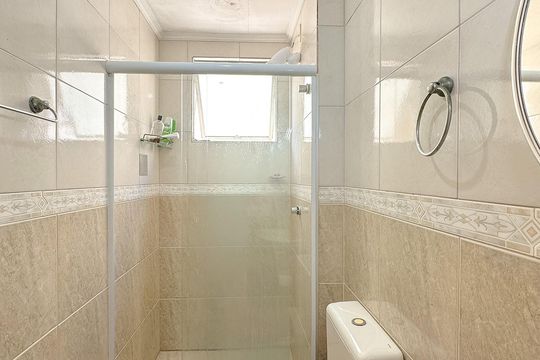 Banheiro de apartamento para alugar com 2 quartos, 58m² em Areias, São José