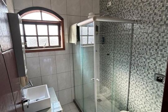 Banheiro de casa para alugar com 2 quartos, 60m² em Santa Cruz, Rio de Janeiro