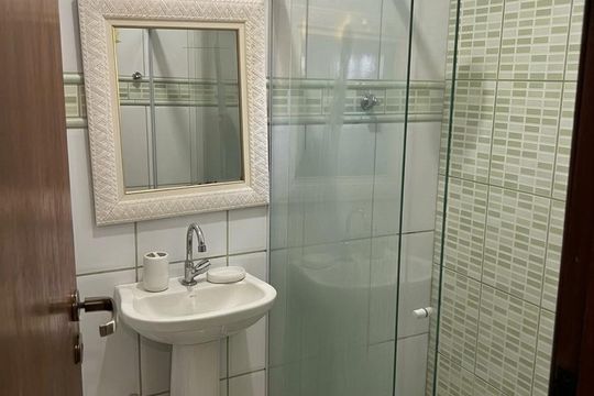 Banheiro de casa para alugar com 2 quartos, 60m² em Santa Cruz, Rio de Janeiro