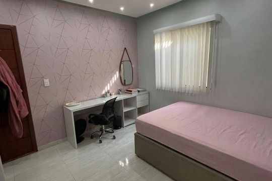 Quarto de casa para alugar com 2 quartos, 60m² em Santa Cruz, Rio de Janeiro