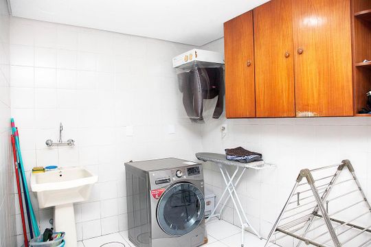 Área de Serviço de casa de condomínio para alugar com 3 quartos, 230m² em Boa Vista, Porto Alegre