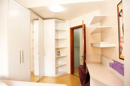 Quarto 3 de casa de condomínio para alugar com 3 quartos, 230m² em Boa Vista, Porto Alegre