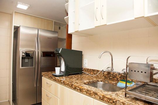 Cozinha de casa de condomínio para alugar com 3 quartos, 230m² em Boa Vista, Porto Alegre