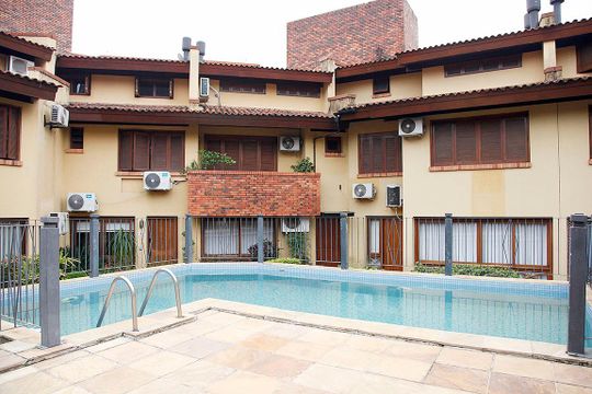 Área Comum - Piscina de casa de condomínio para alugar com 3 quartos, 230m² em Boa Vista, Porto Alegre