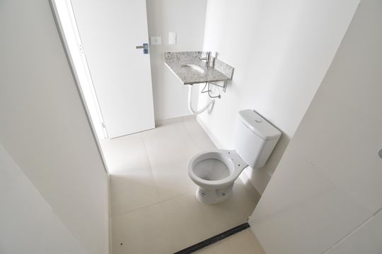 Banheiro da Suíte de kitnet/studio à venda com 1 quarto, 28m² em Água Verde, Curitiba