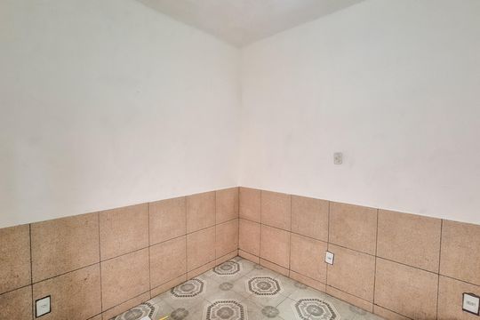 Casa para alugar com 1 quarto, 30m² em Irajá, Rio de Janeiro