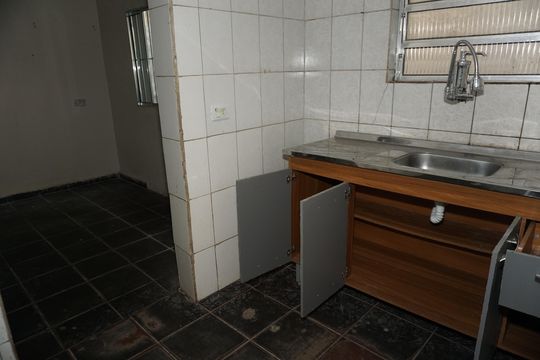 Cozinha de casa para alugar com 2 quartos, 70m² em Jardim Dom Jose, Embu das Artes