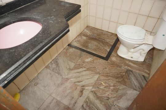 Banheiro de casa para alugar com 2 quartos, 70m² em Jardim Dom Jose, Embu das Artes
