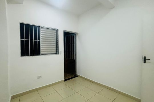 Casa para alugar com 1 quarto, 35m² em Parque Santo Antônio, São Paulo
