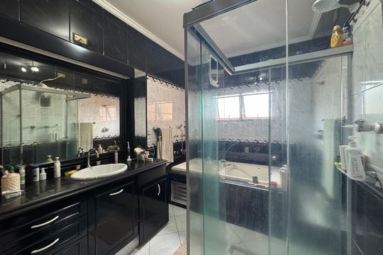 Banheiro da Suíte - Banheiro 3 de casa à venda com 5 quartos, 380m² em Presidente Altino, Osasco