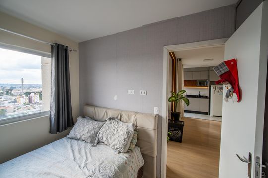 Quarto de apartamento à venda com 1 quarto, 42m² em Capão Raso, Curitiba