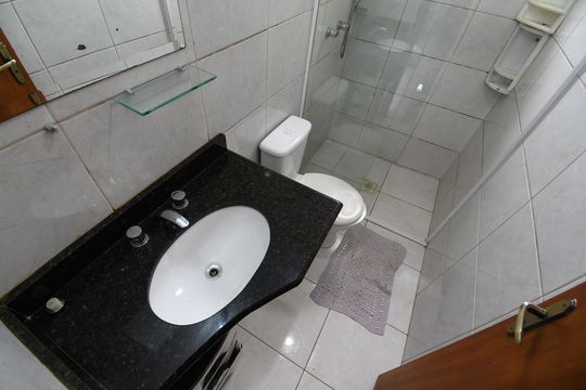 Banheiro da Suíte de casa para alugar com 3 quartos, 90m² em Pilarzinho, Curitiba