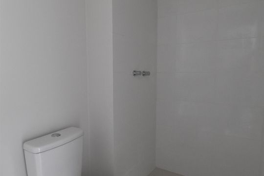 Banheiro da Suíte de kitnet/studio à venda com 1 quarto, 31m² em Água Verde, Curitiba