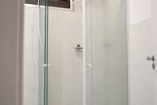 Banheiro de kitnet/studio para alugar com 1 quarto, 30m² em Jardim Paulista, São Paulo