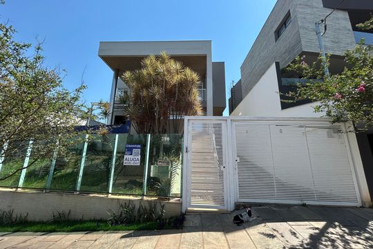 Casa para alugar com 7 quartos, 300m² em Chácara Cotia, Contagem
