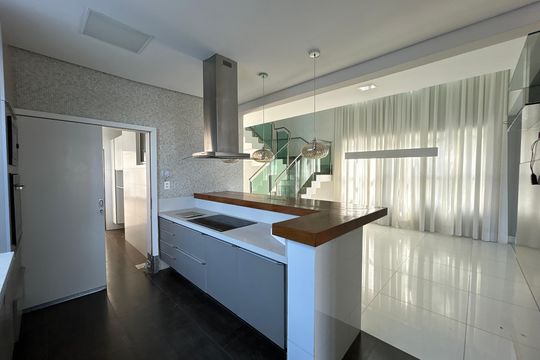Casa para alugar com 7 quartos, 300m² em Chácara Cotia, Contagem