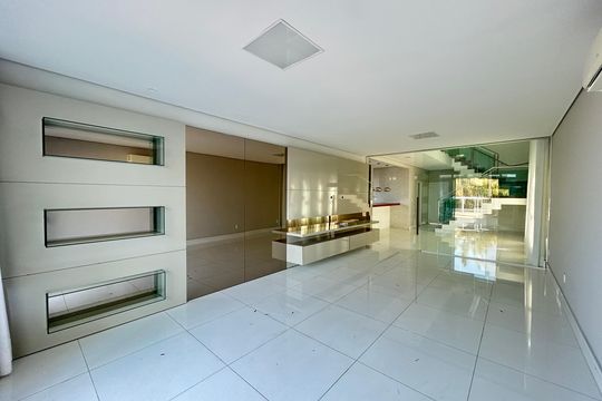 Casa para alugar com 7 quartos, 300m² em Chácara Cotia, Contagem
