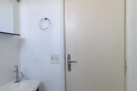 Banheiro de apartamento para alugar com 2 quartos, 45m² em Vila Nova Curuca, São Paulo