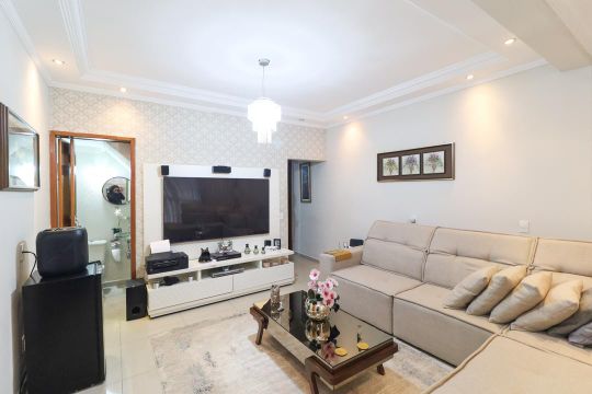 Casa à venda com 3 quartos, 215m² em Jardim Daysy, São Paulo