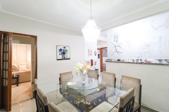 Casa à venda com 3 quartos, 215m² em Jardim Daysy, São Paulo