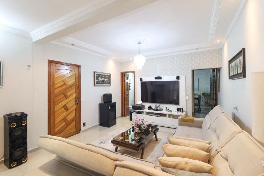 Casa à venda com 3 quartos, 215m² em Jardim Daysy, São Paulo
