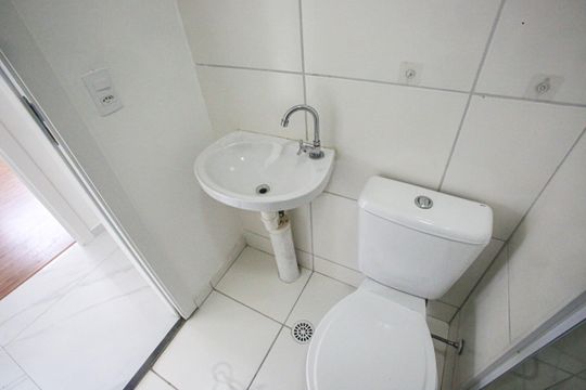 Banheiro de apartamento para alugar com 2 quartos, 47m² em Taquara, Rio de Janeiro