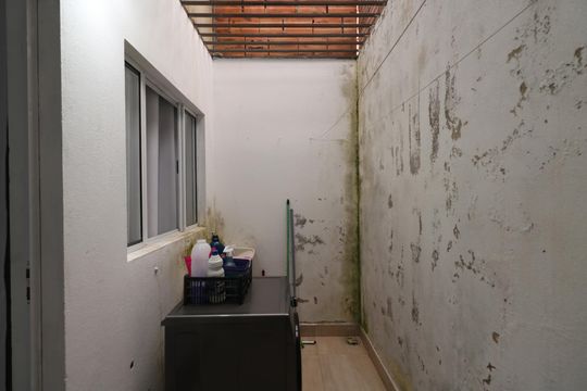 Área de Serviço - Casa 01 de casa à venda com 2 quartos, 120m² em Canhema, Diadema