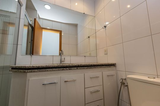 Banheiro 1 de apartamento à venda com 3 quartos, 80m² em Barro Preto, Belo Horizonte