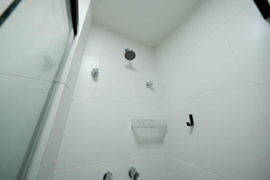 Banheiro de apartamento para alugar com 2 quartos, 53m² em Burgo Paulista, São Paulo