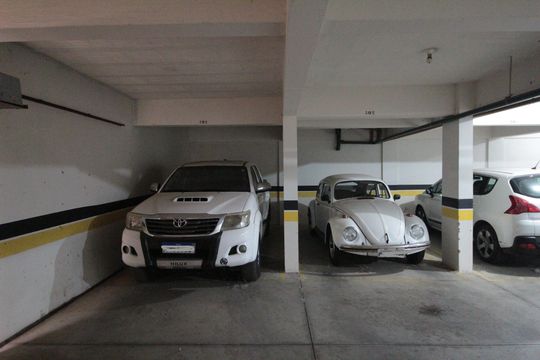 Garagem de apartamento para alugar com 3 quartos, 205m² em Santa Amelia, Belo Horizonte