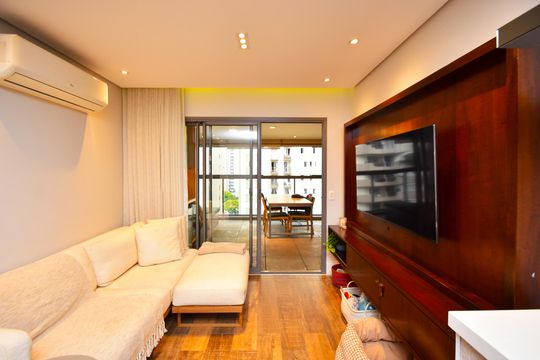 Sala de estar de apartamento à venda com 2 quartos, 88m² em Pinheiros, São Paulo