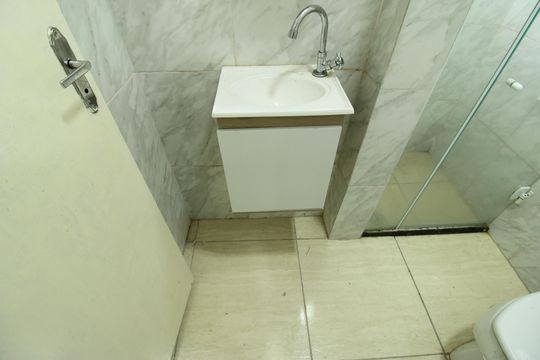 Banheiro de apartamento para alugar com 1 quarto, 29m² em Jardim Zulmira, Sorocaba